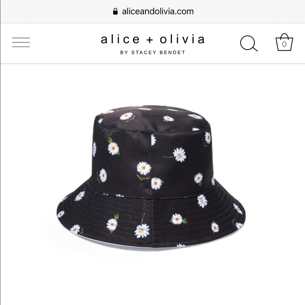 NWT Alice + Olivia reversible bucket hat